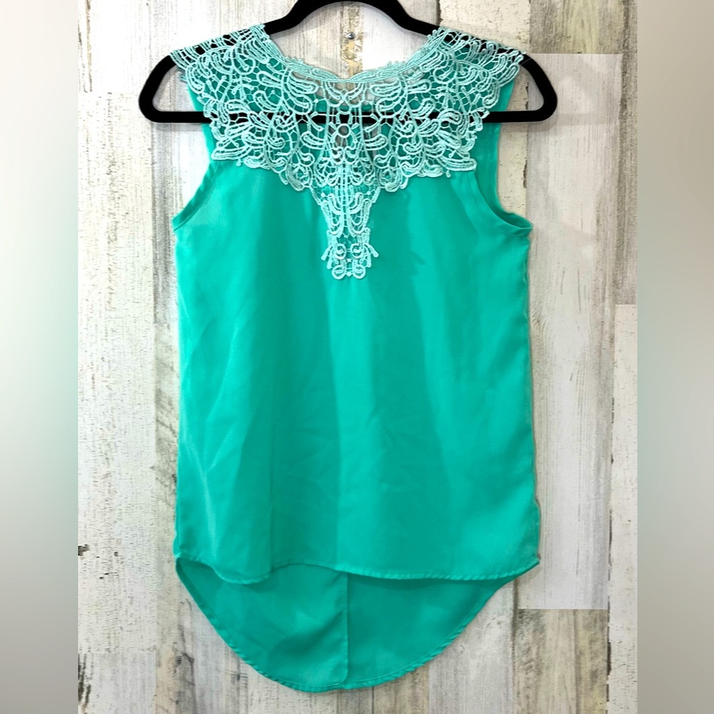 Papaya Sleeveless Sheer Lace Neck Size Small